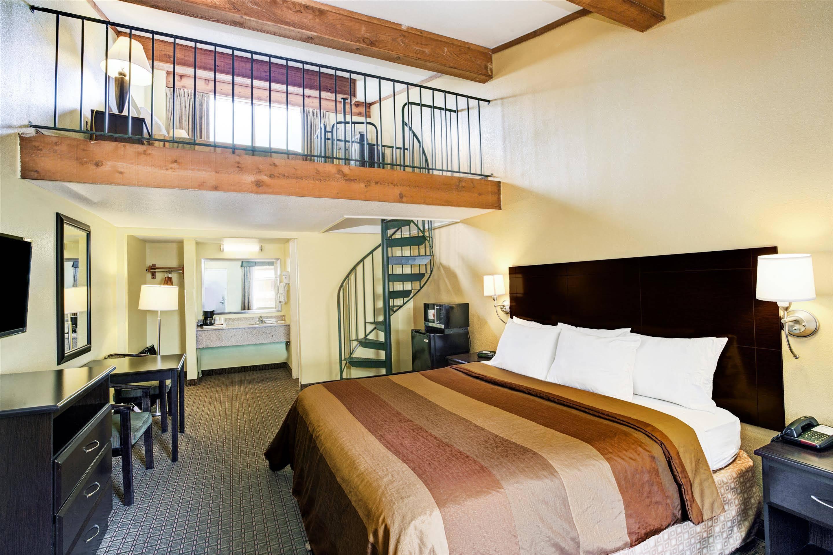Days Inn & Suites By Wyndham Downtown Gatlinburg Parkway Buitenkant foto