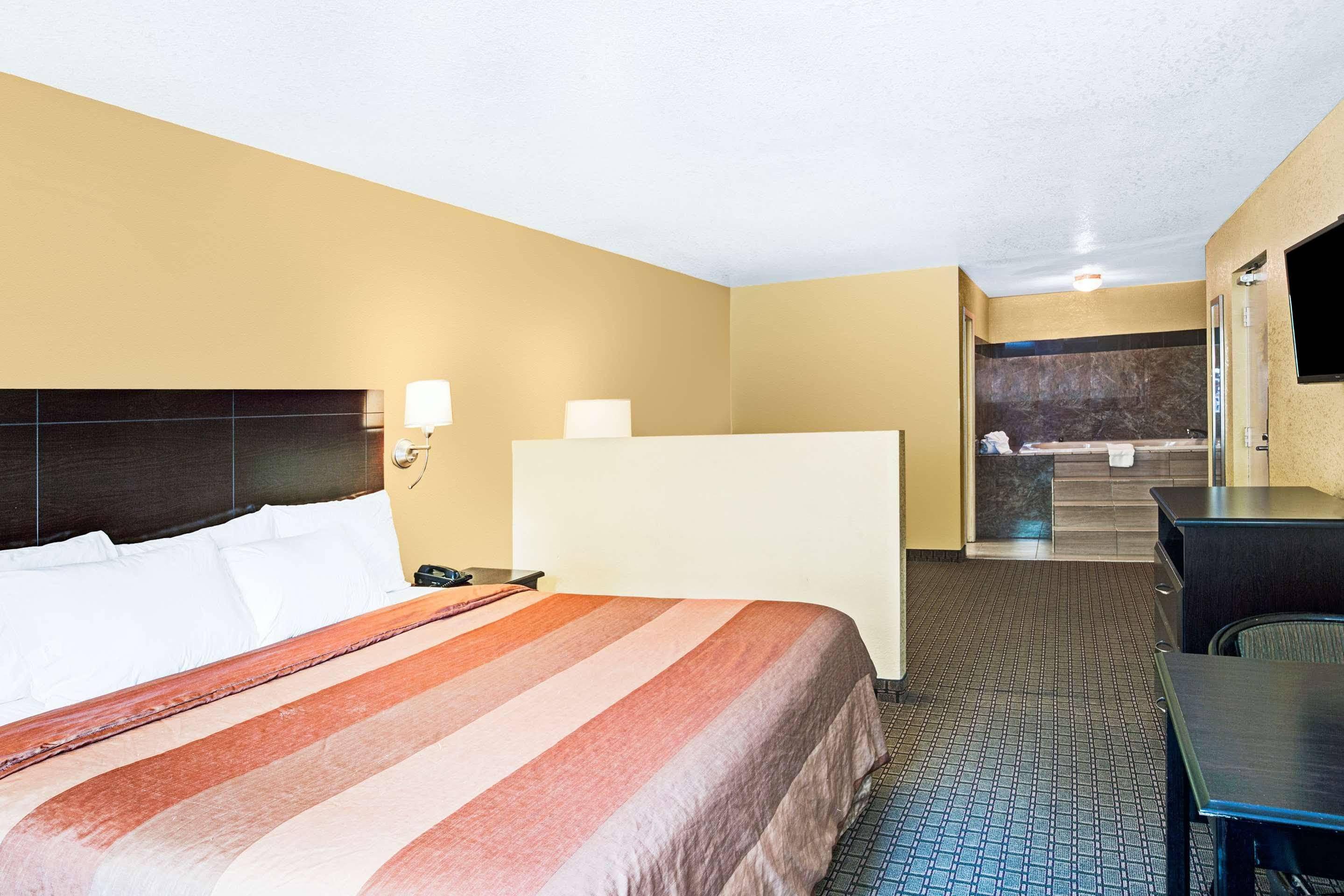 Days Inn & Suites By Wyndham Downtown Gatlinburg Parkway Buitenkant foto