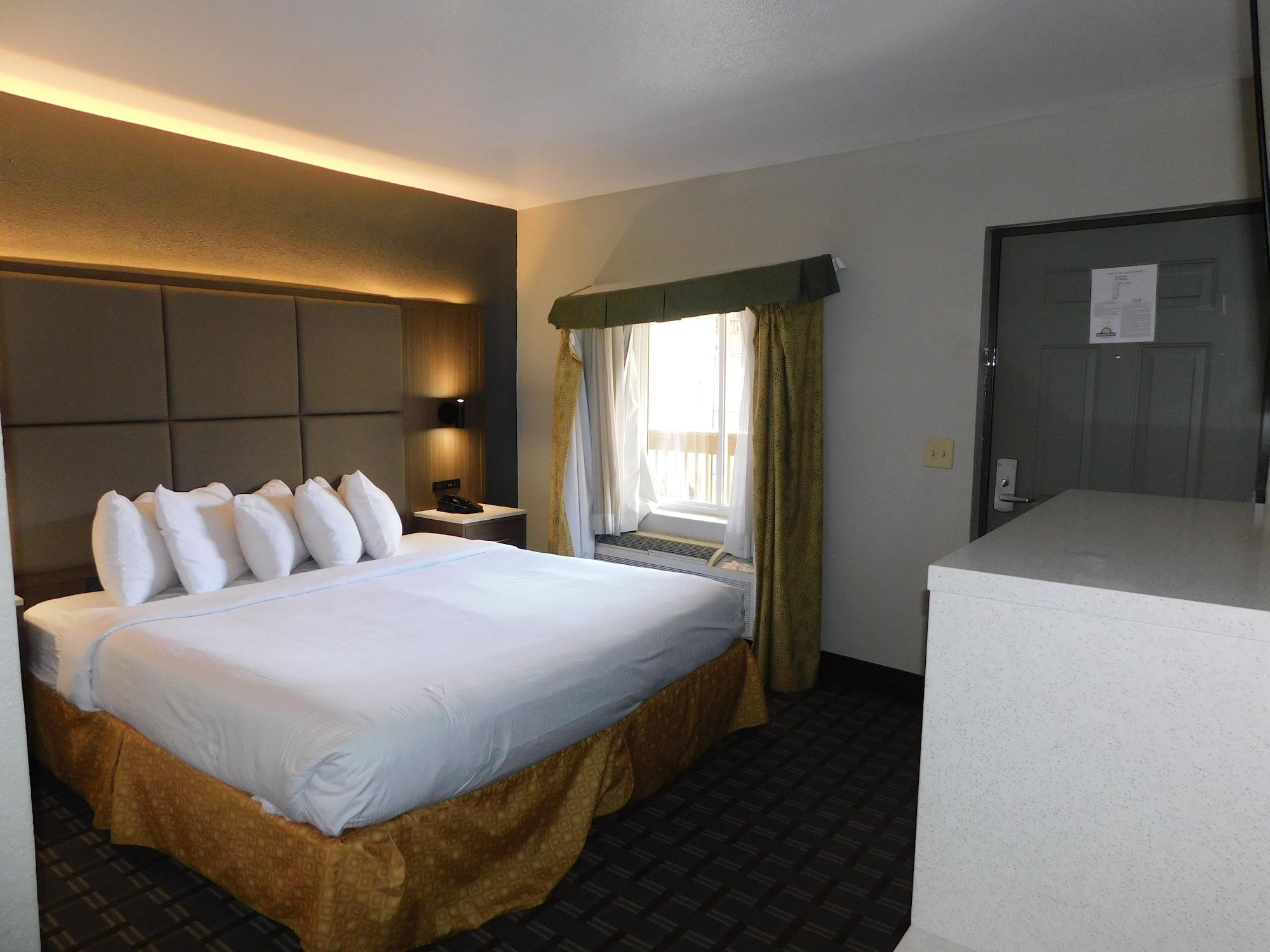 Days Inn & Suites By Wyndham Downtown Gatlinburg Parkway Buitenkant foto