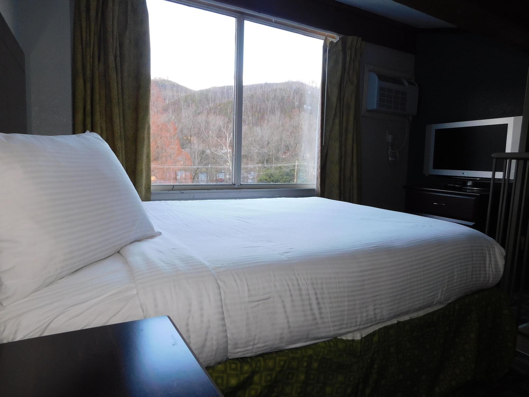 Days Inn & Suites By Wyndham Downtown Gatlinburg Parkway Buitenkant foto