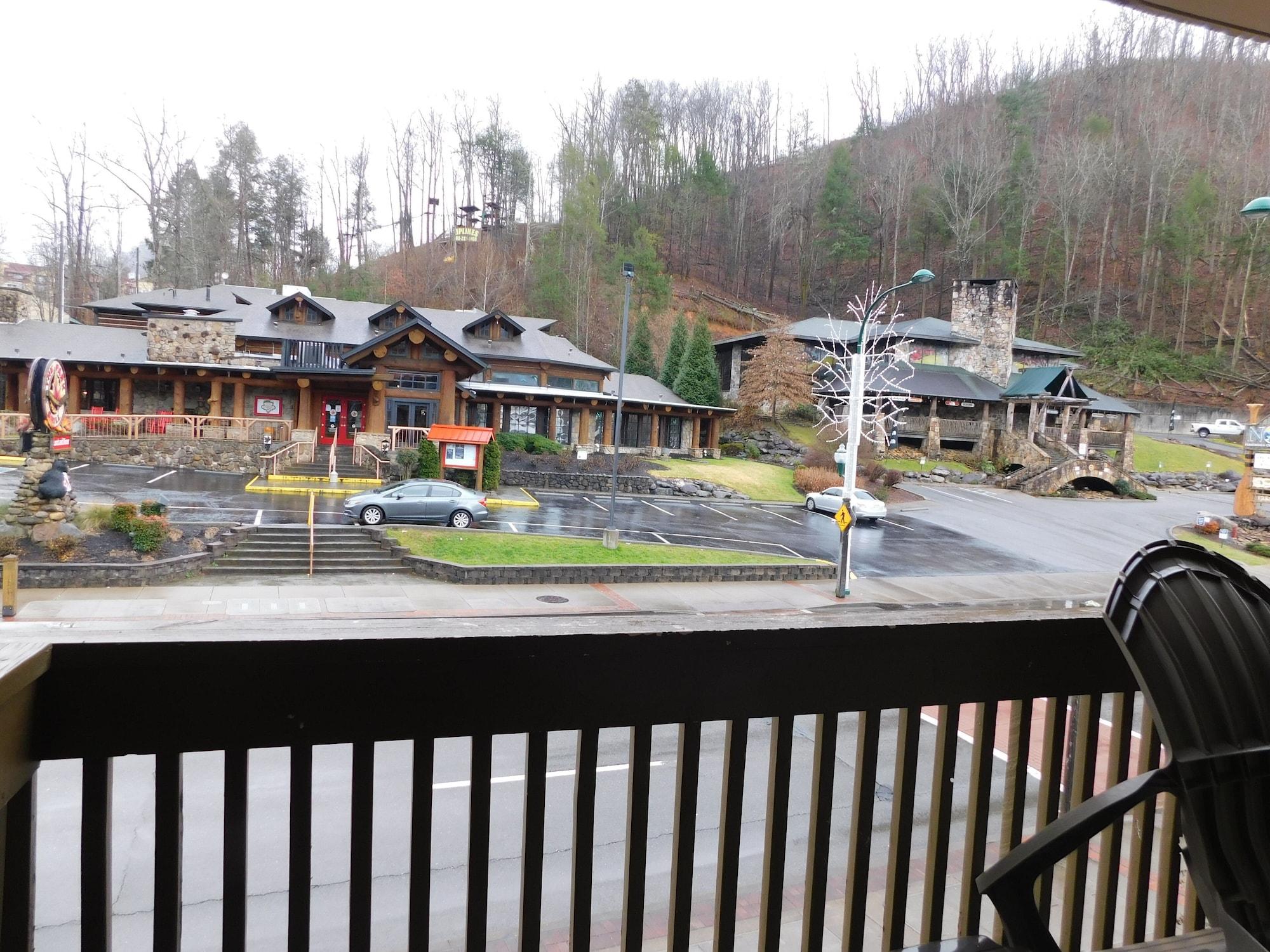 Days Inn & Suites By Wyndham Downtown Gatlinburg Parkway Buitenkant foto