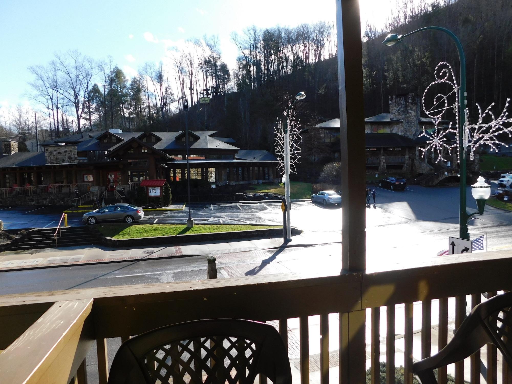 Days Inn & Suites By Wyndham Downtown Gatlinburg Parkway Buitenkant foto