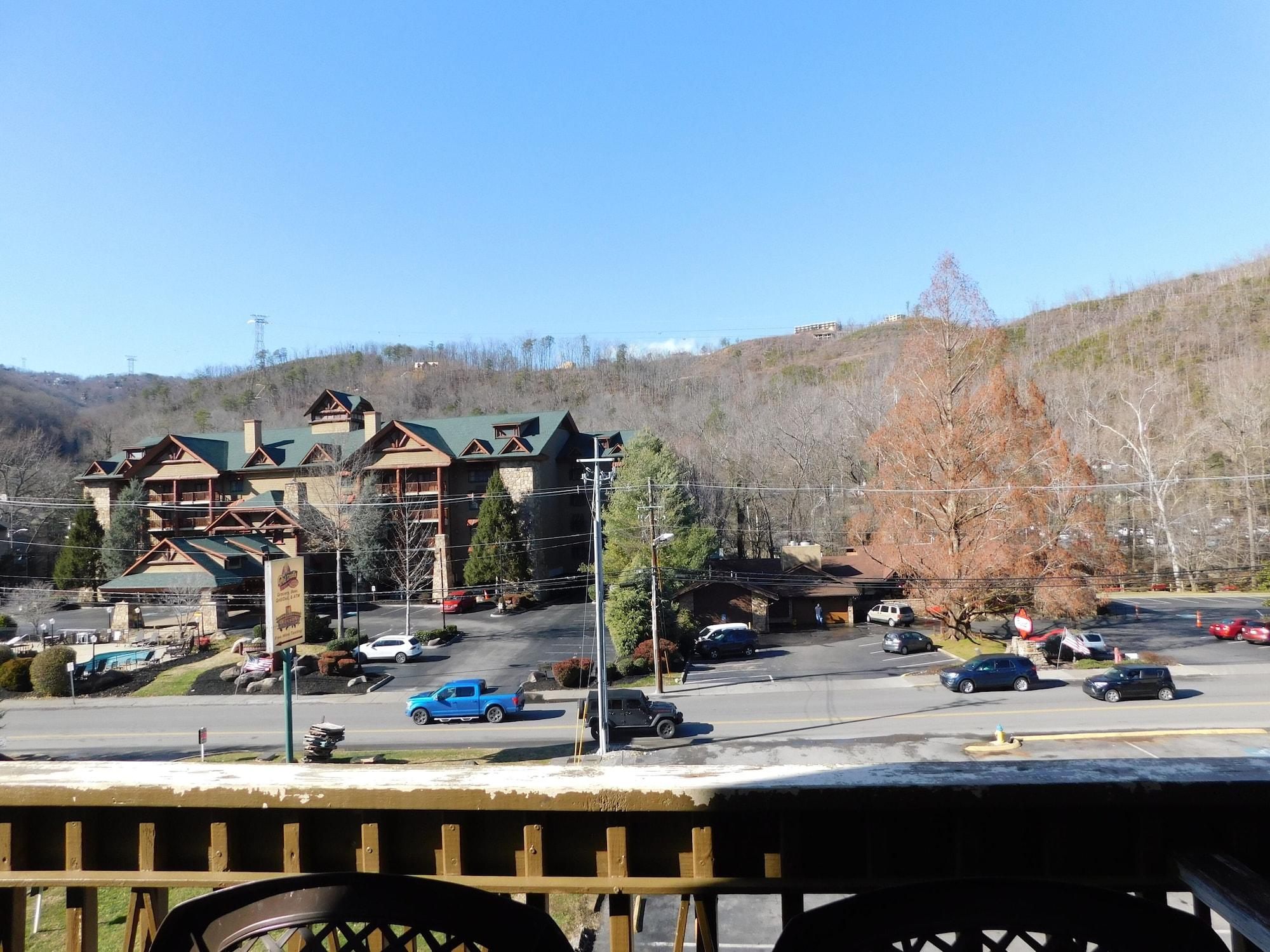 Days Inn & Suites By Wyndham Downtown Gatlinburg Parkway Buitenkant foto