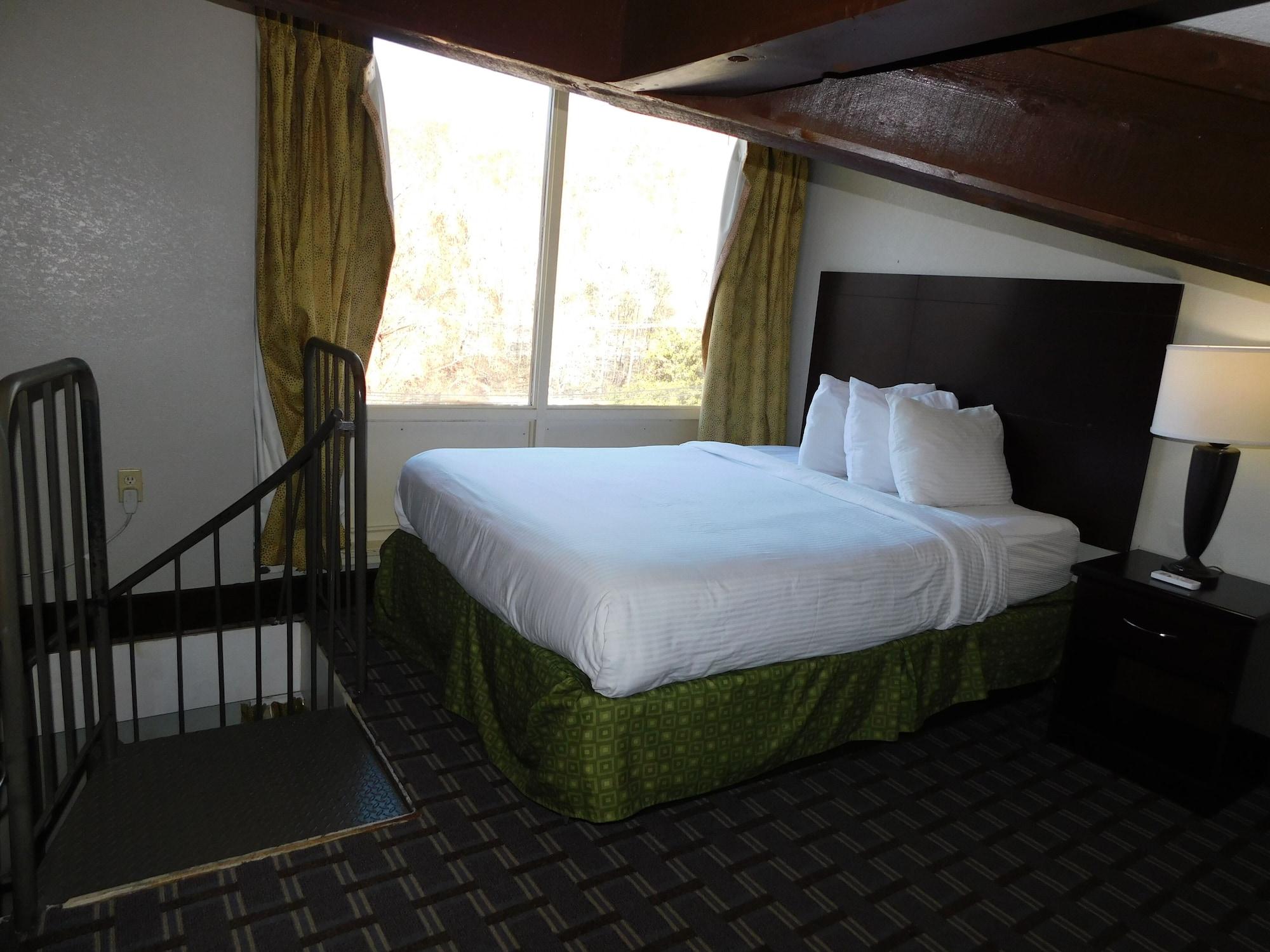 Days Inn & Suites By Wyndham Downtown Gatlinburg Parkway Buitenkant foto