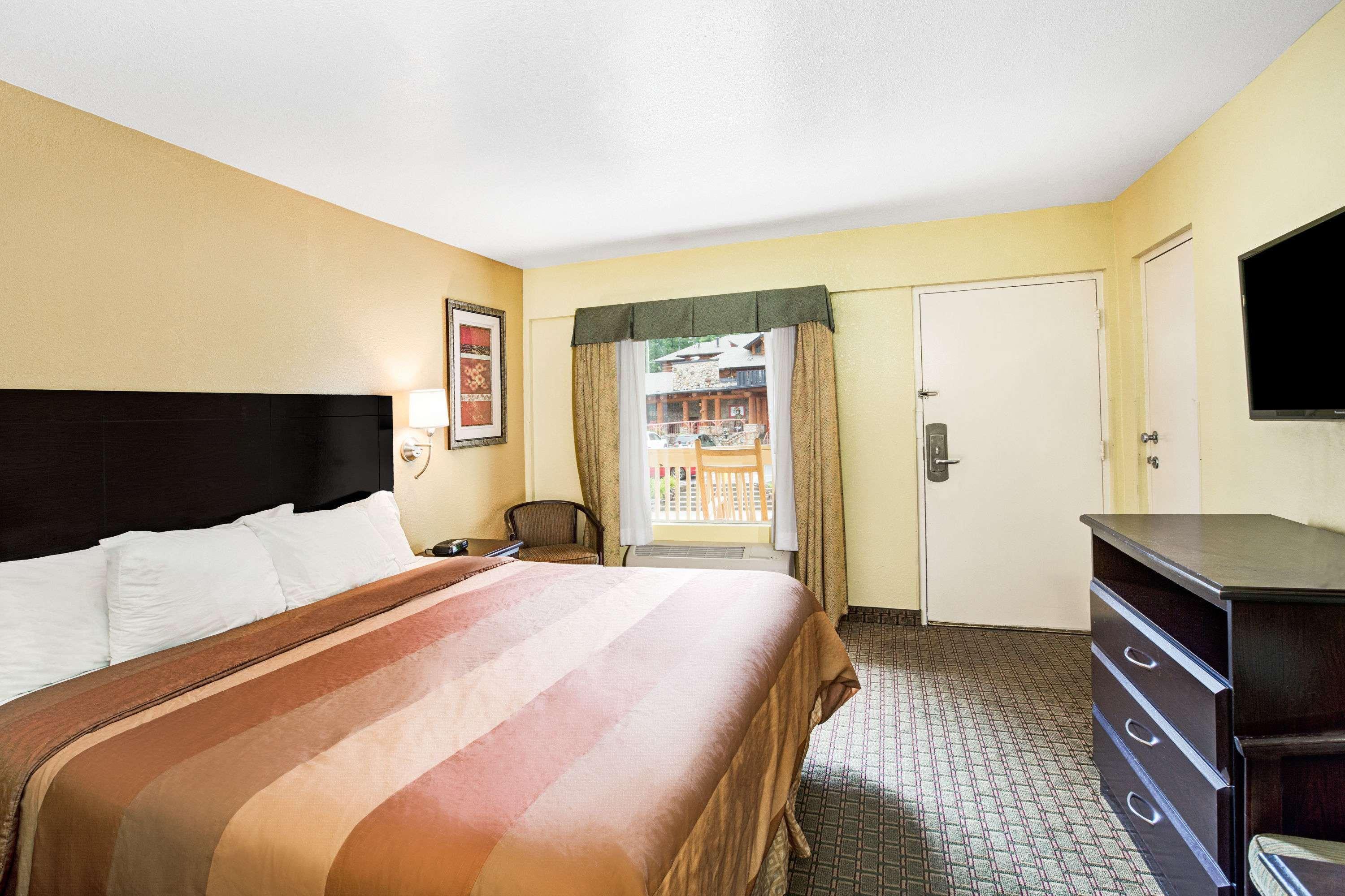 Days Inn & Suites By Wyndham Downtown Gatlinburg Parkway Buitenkant foto