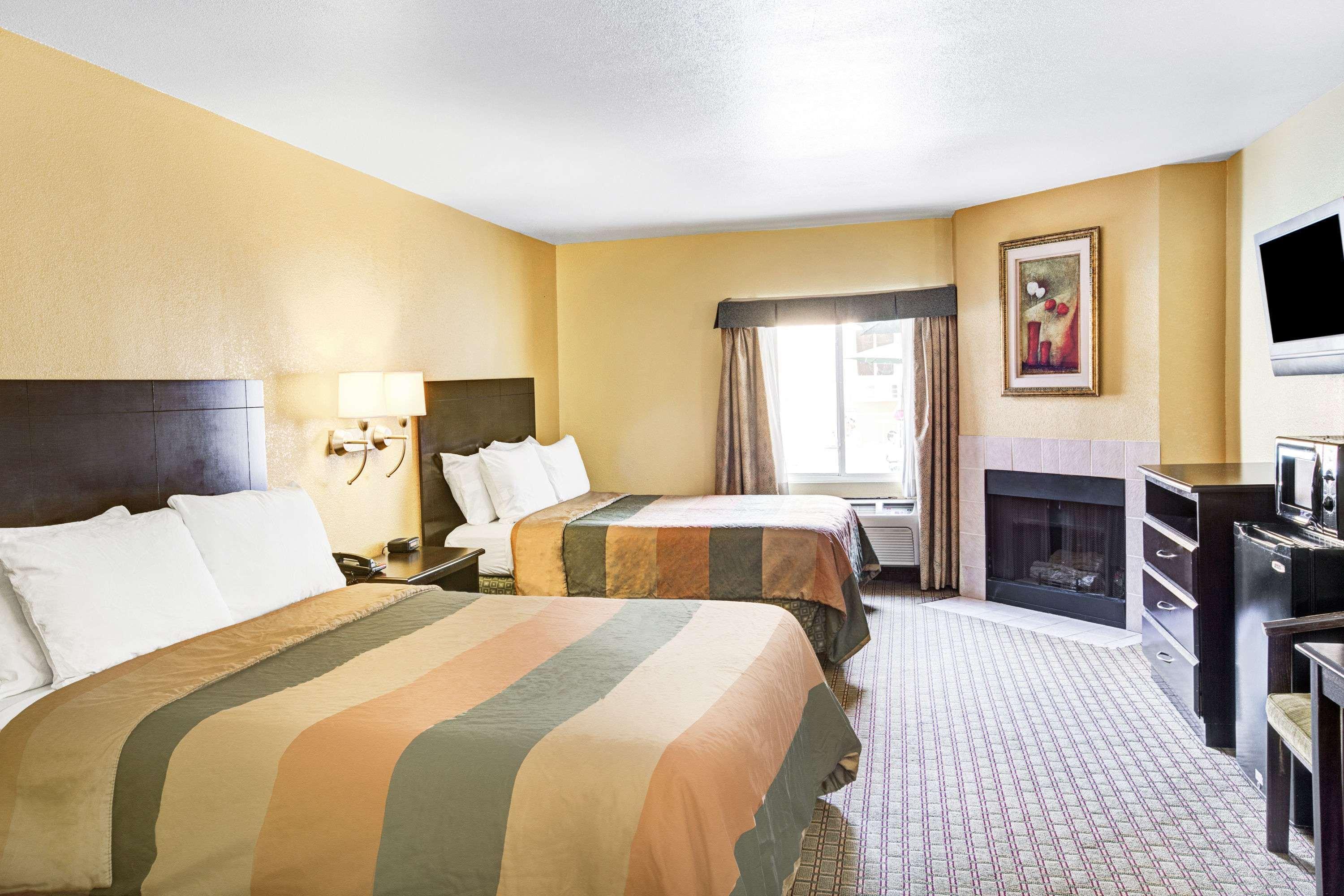 Days Inn & Suites By Wyndham Downtown Gatlinburg Parkway Buitenkant foto
