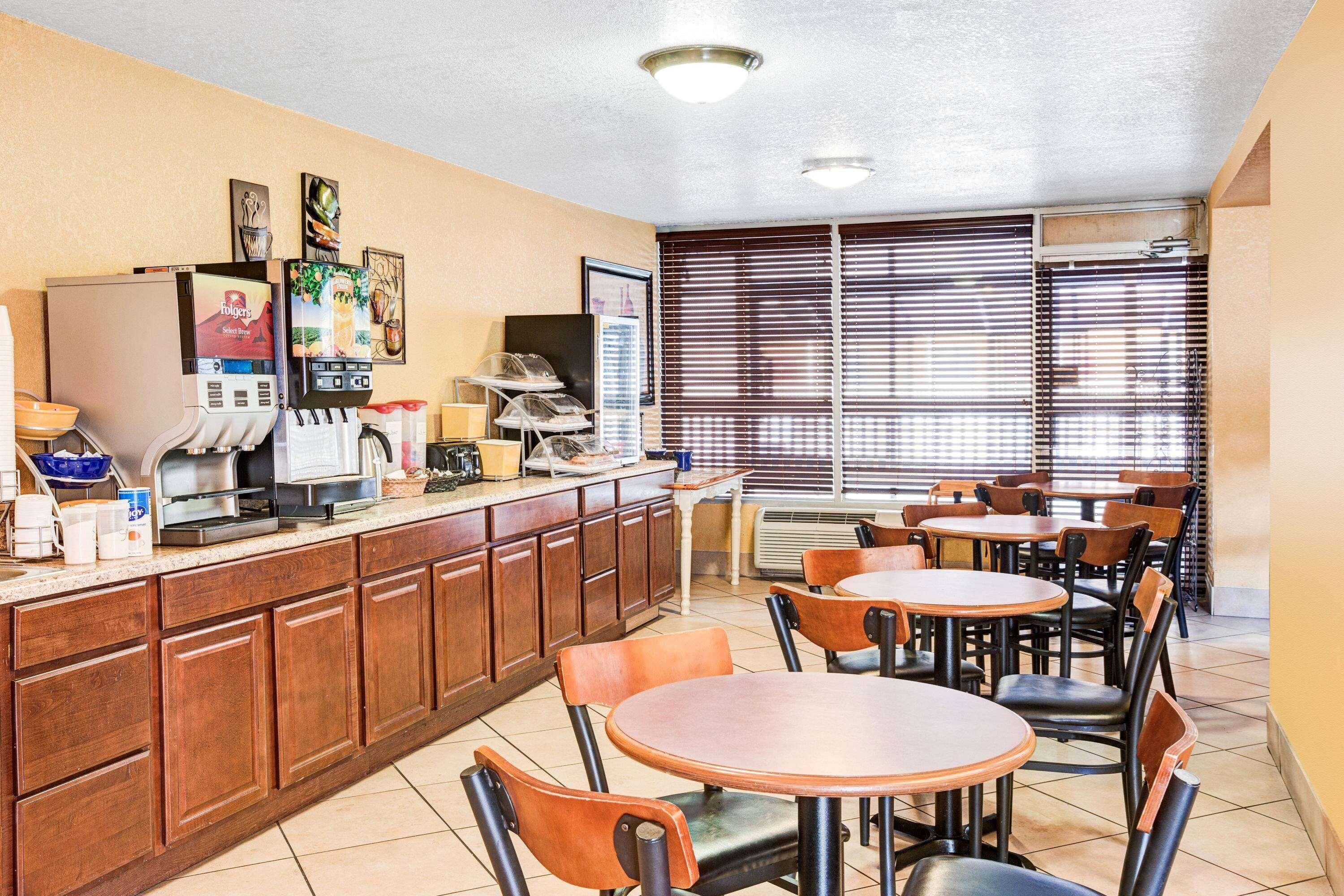 Days Inn & Suites By Wyndham Downtown Gatlinburg Parkway Buitenkant foto