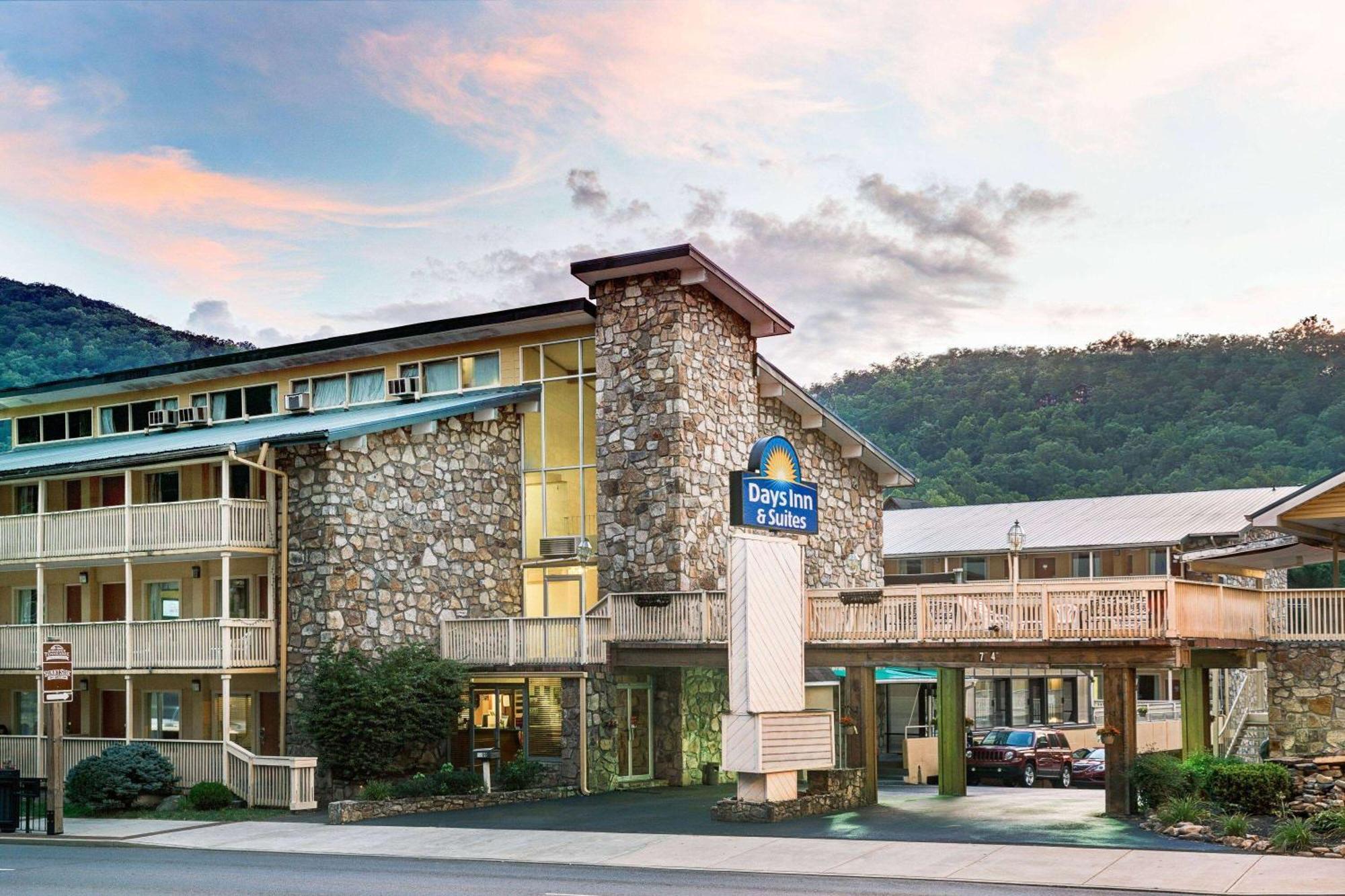 Days Inn & Suites By Wyndham Downtown Gatlinburg Parkway Buitenkant foto