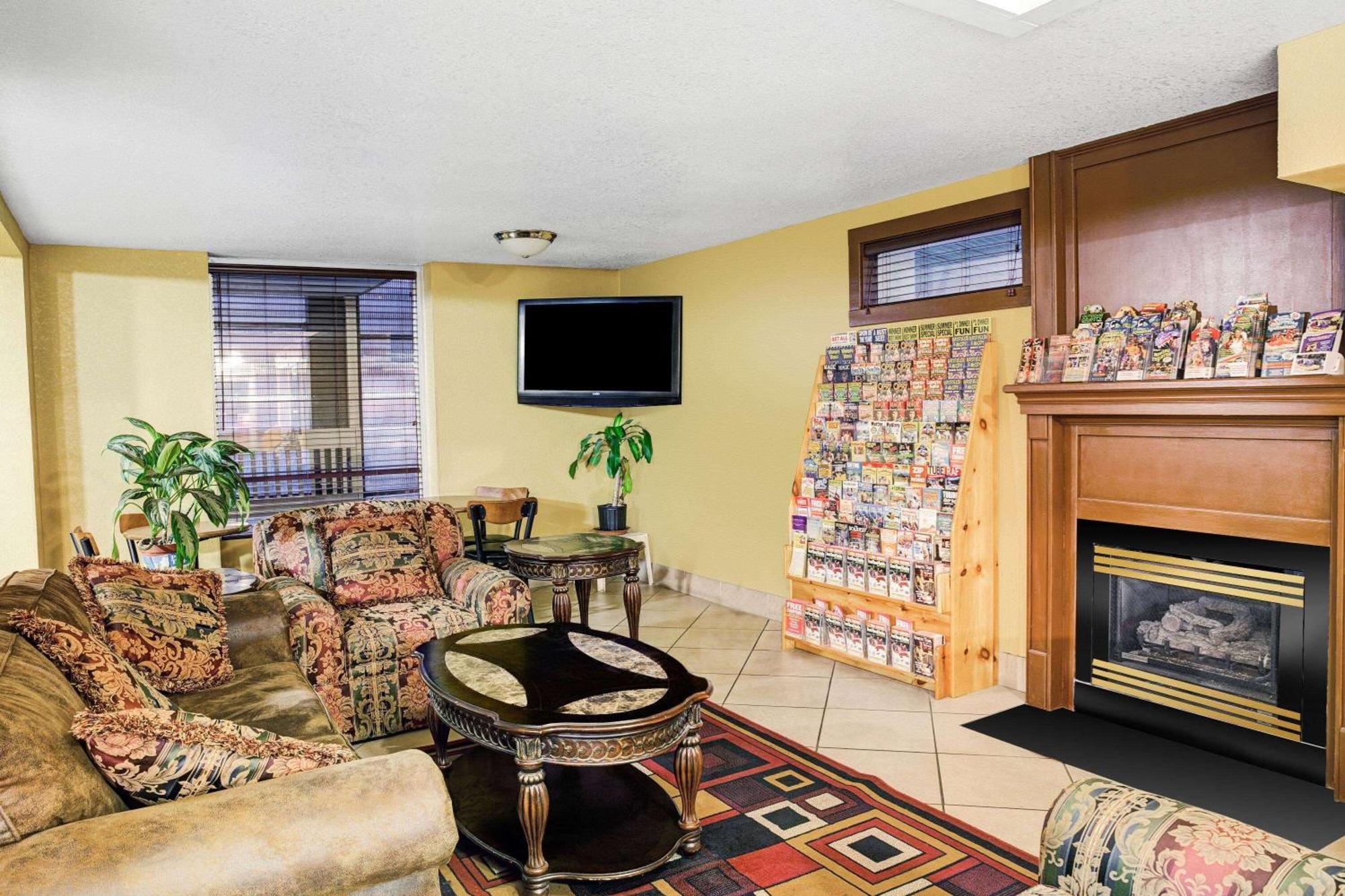 Days Inn & Suites By Wyndham Downtown Gatlinburg Parkway Buitenkant foto