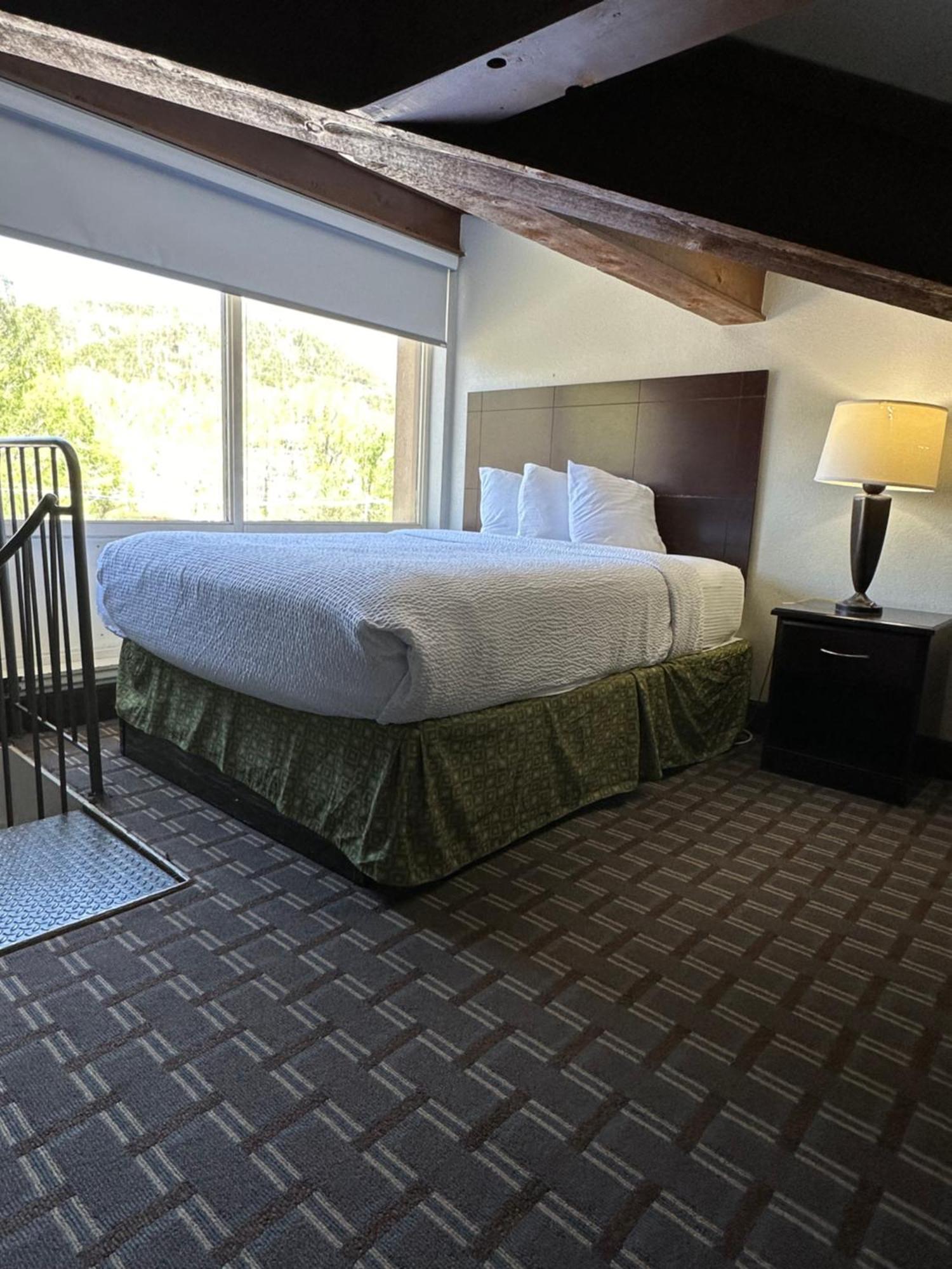 Days Inn & Suites By Wyndham Downtown Gatlinburg Parkway Buitenkant foto