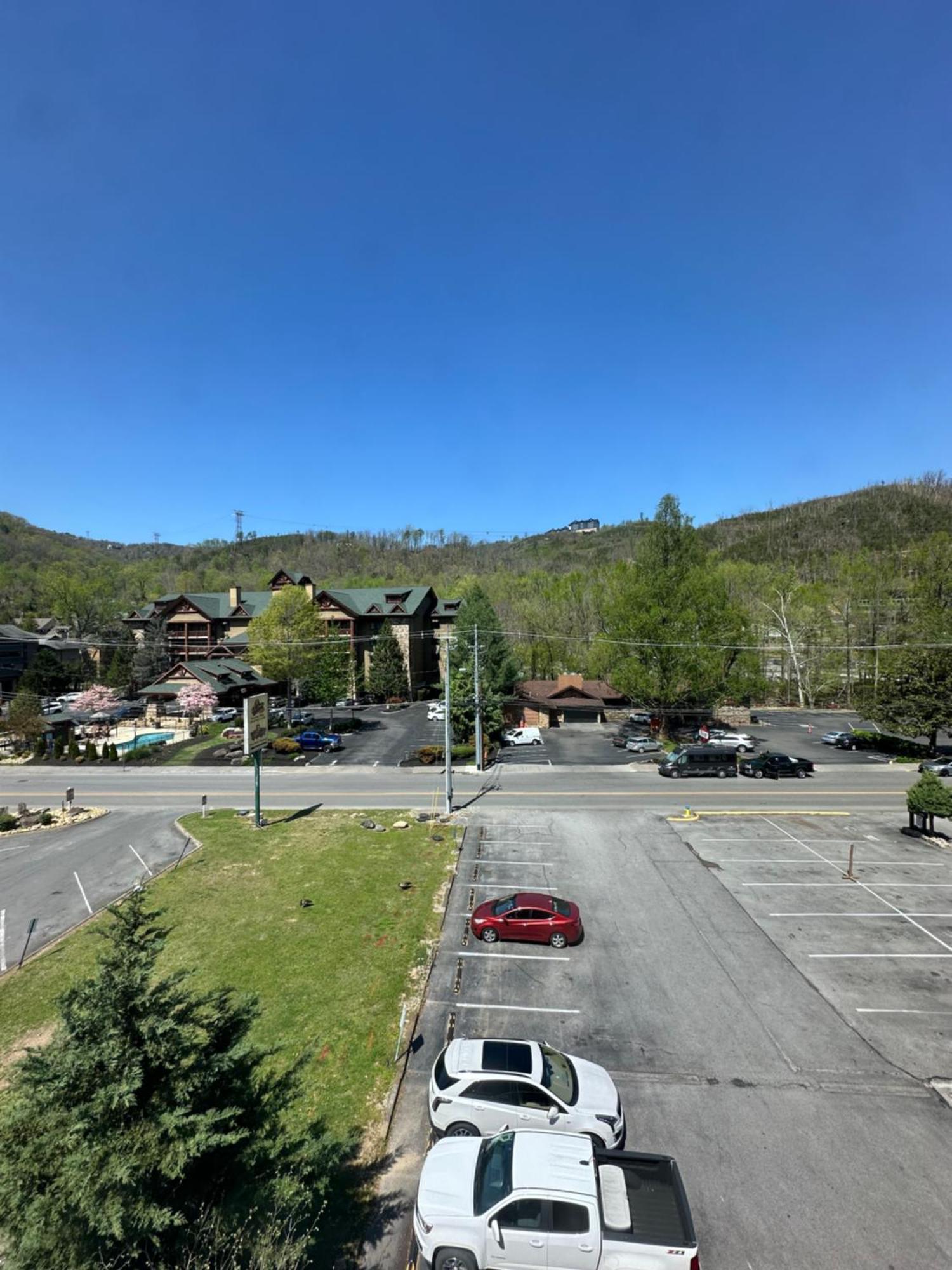 Days Inn & Suites By Wyndham Downtown Gatlinburg Parkway Buitenkant foto