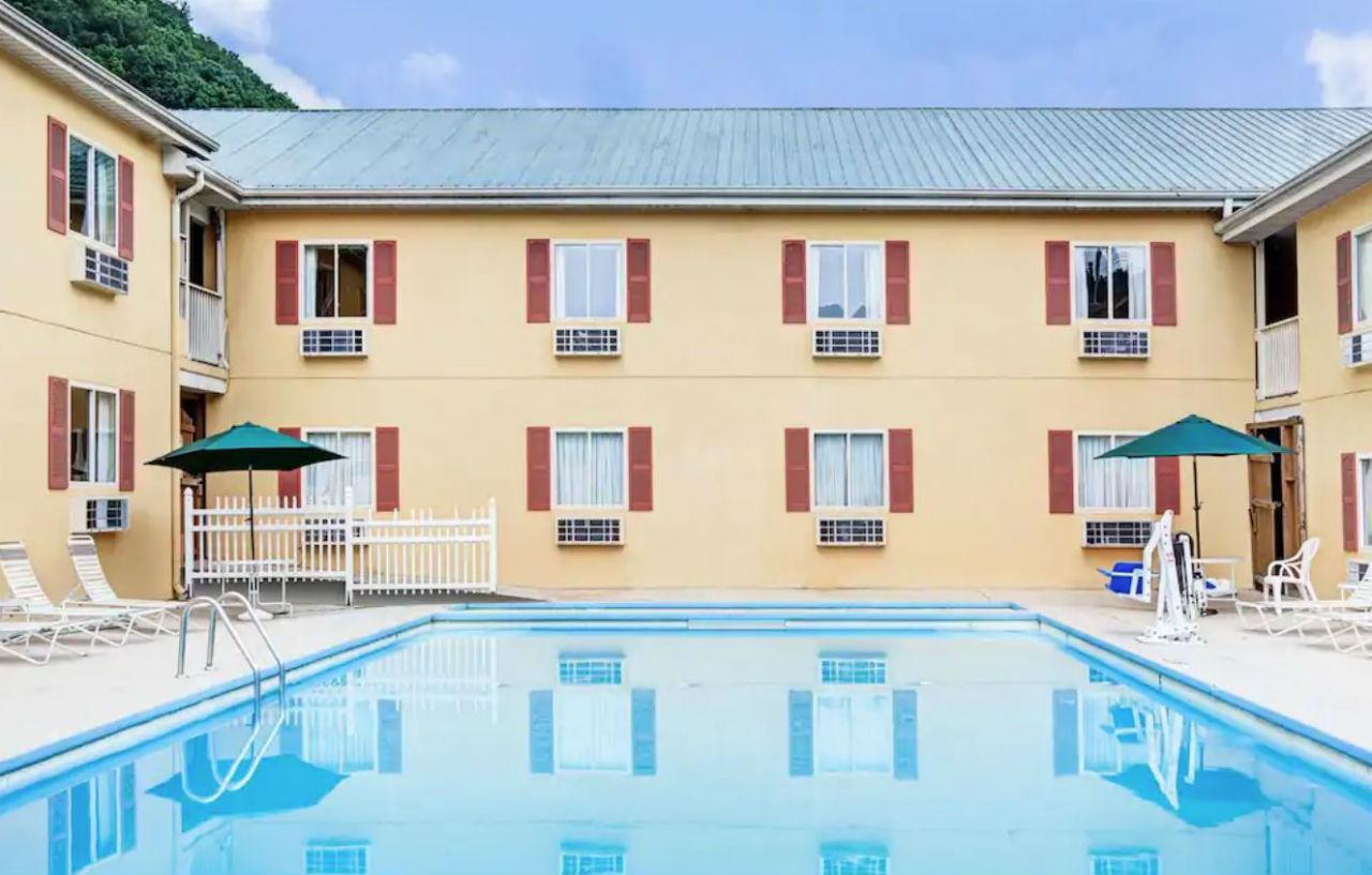 Days Inn & Suites By Wyndham Downtown Gatlinburg Parkway Buitenkant foto