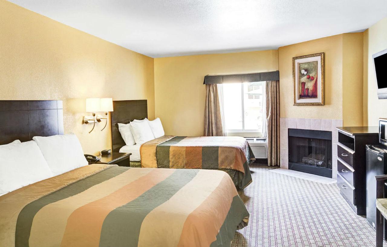 Days Inn & Suites By Wyndham Downtown Gatlinburg Parkway Buitenkant foto